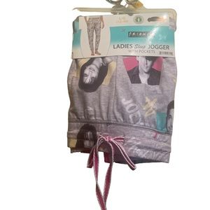 Friends joggers NWT pajama pants with pockets size 2x (18/20W) gray base AOP